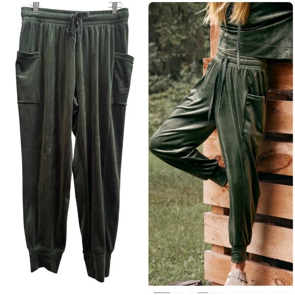 Offline by Aerie Green Velvet Pocket Joggers Size Medium Cozy Comfort - Picture 12 of 12
